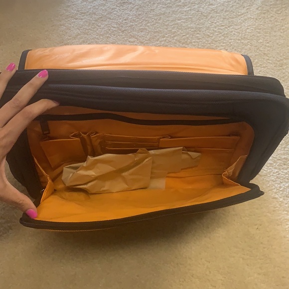 Kenneth Cole reaction laptop case - Picture 6 of 7